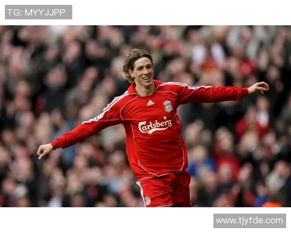 退役足球球星的落魄人生：从巅峰到低谷的艰难转折与反思